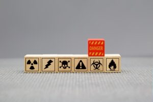 Jak prawidłowo magazynować materiały niebezpieczne?