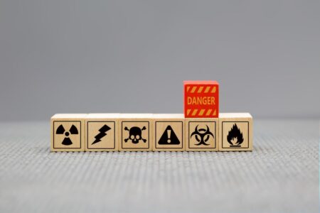 Jak prawidłowo magazynować materiały niebezpieczne?